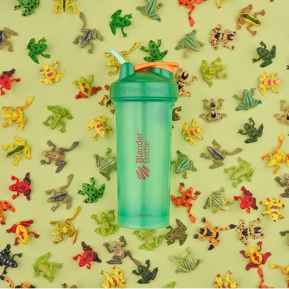 BlenderBottle Other - NWT Blender Bottle Special Edition ‘Jungle Gym’ 28oz